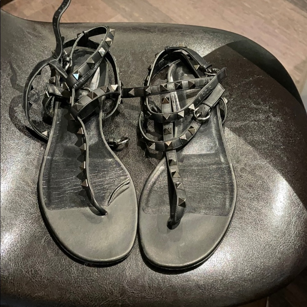 valentino sandles